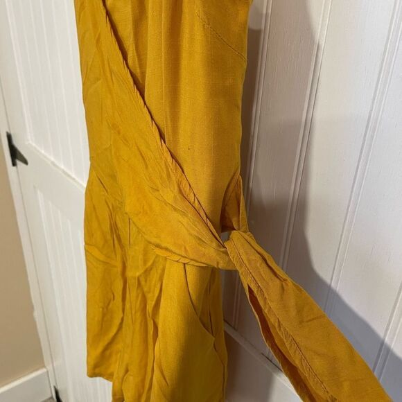 E ❤️ Clothing mustard yellow colored romper size XS - Picture 3 of 6